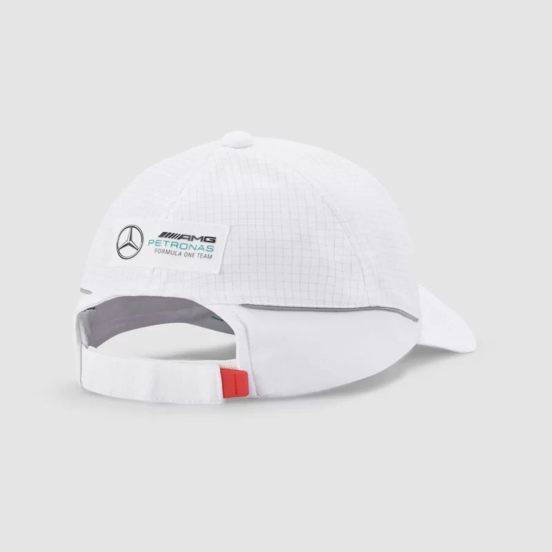 Casquette Mercedes-AMG Petronas 2022 Blanc : L'Essence de la Performance